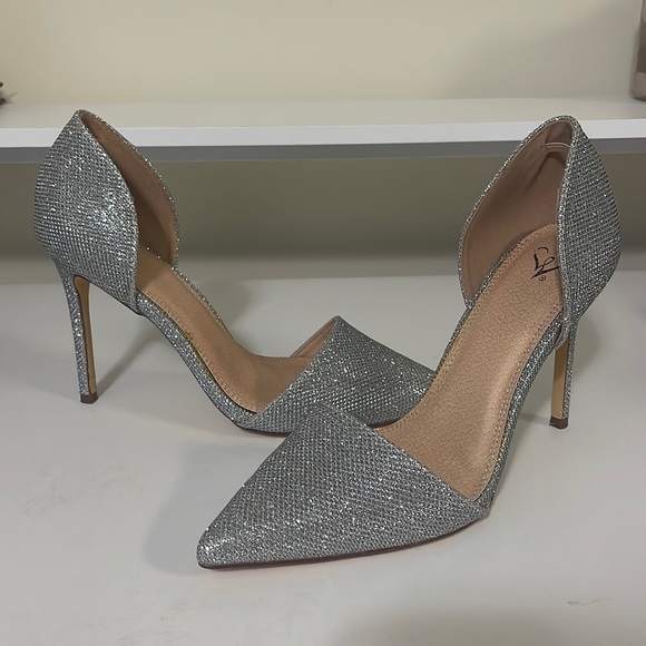 Windsor Shoes - Windsor Silver Pointed Toe Heels - Size 7.5